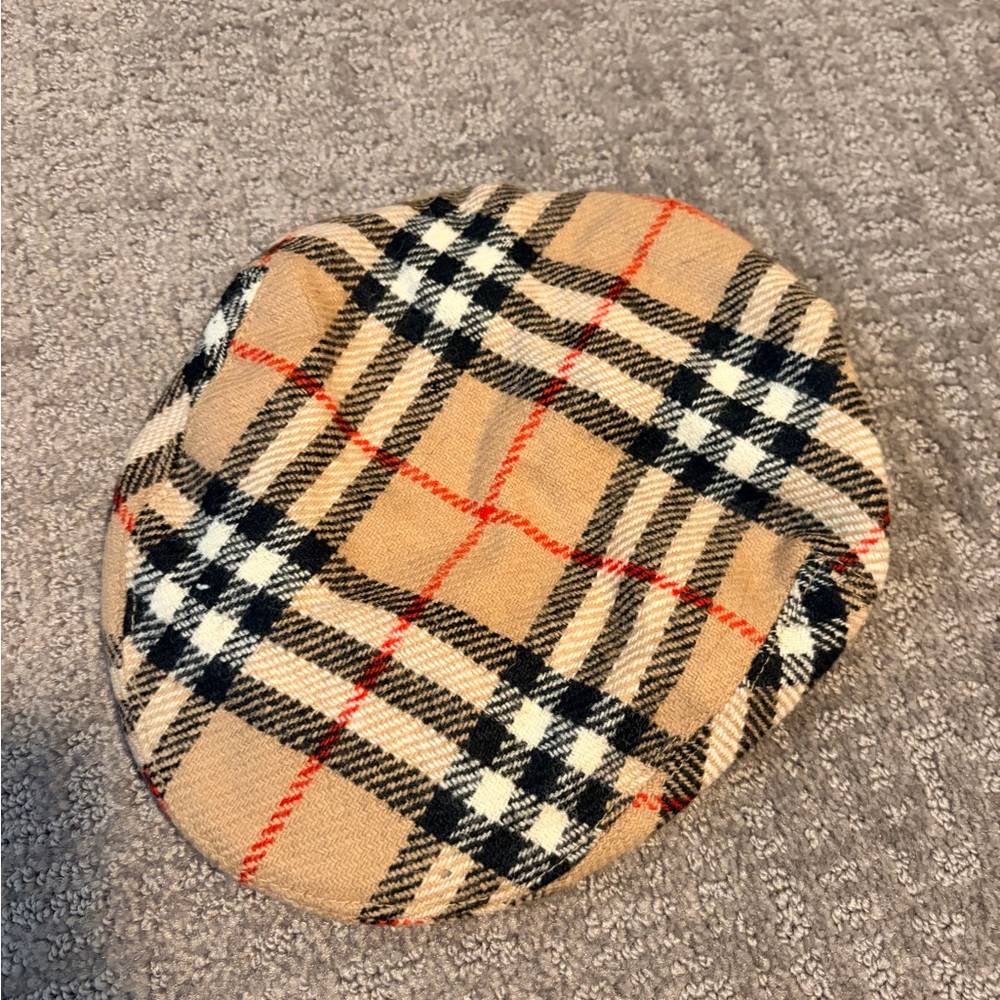 Burberry Checkered Beret in Tan and Black